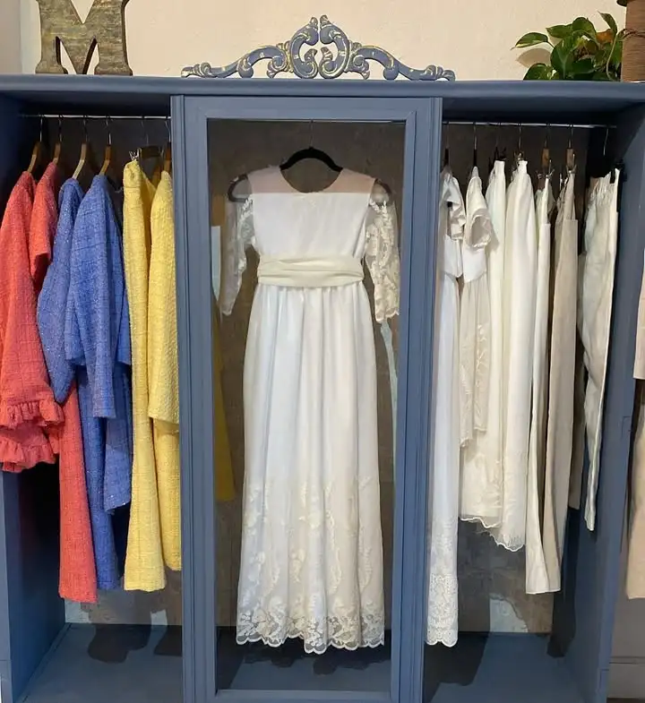 Armario visto con trajes